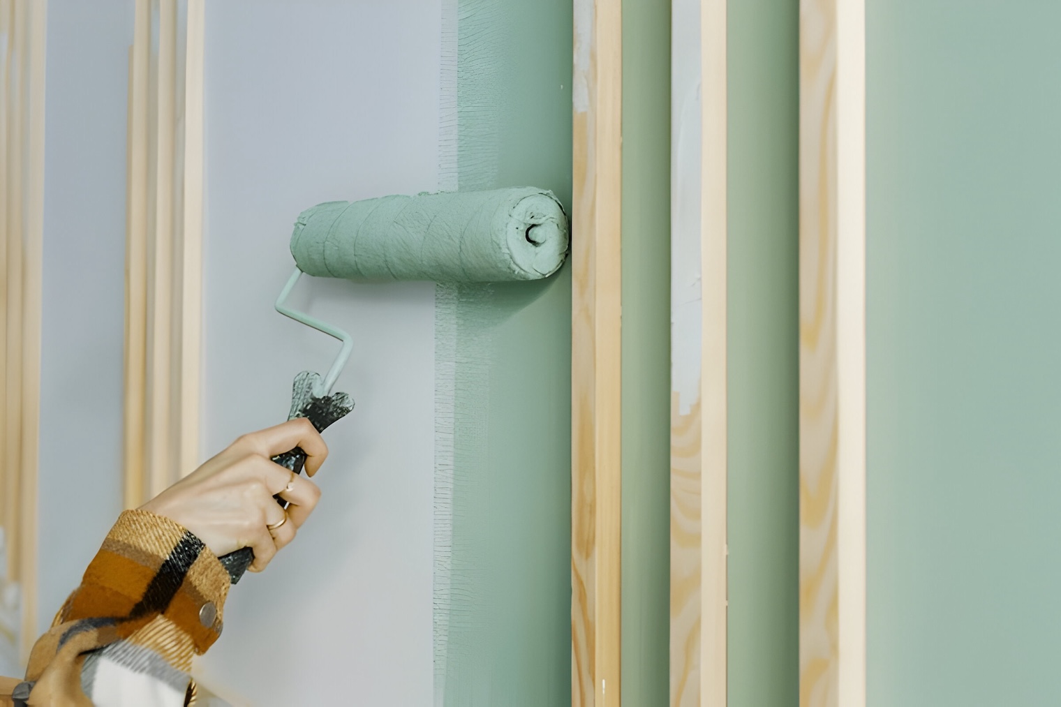 Peinture Murale Verte : Entreprise de Rénovation à Nîmes Apportez une touche de fraîcheur à vos murs avec cette peinture verte, appliquée par notre entreprise de rénovation à Nîmes. Nos experts assurent une finition impeccable pour transformer votre intérieur. Faites confiance à notre savoir-faire pour tous vos projets de rénovation.