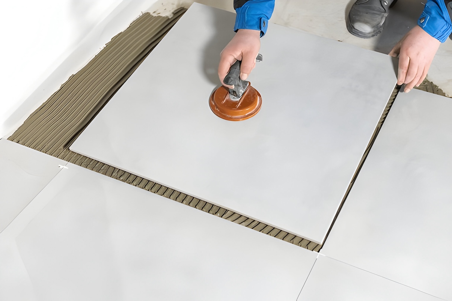Pose de Carrelage - Alliez Esthétique et Résistance dans Vos Espaces La pose de carrelage est une solution durable et esthétique pour habiller vos sols et murs, que ce soit dans la cuisine, la salle de bain ou les espaces extérieurs. Avec un large choix de motifs, de textures et de couleurs, le carrelage offre une infinité de possibilités pour personnaliser vos espaces. Faites appel à une entreprise de rénovation à Nîmes pour une pose de carrelage soignée et professionnelle, assurant à la fois une finition parfaite et une longévité exceptionnelle.