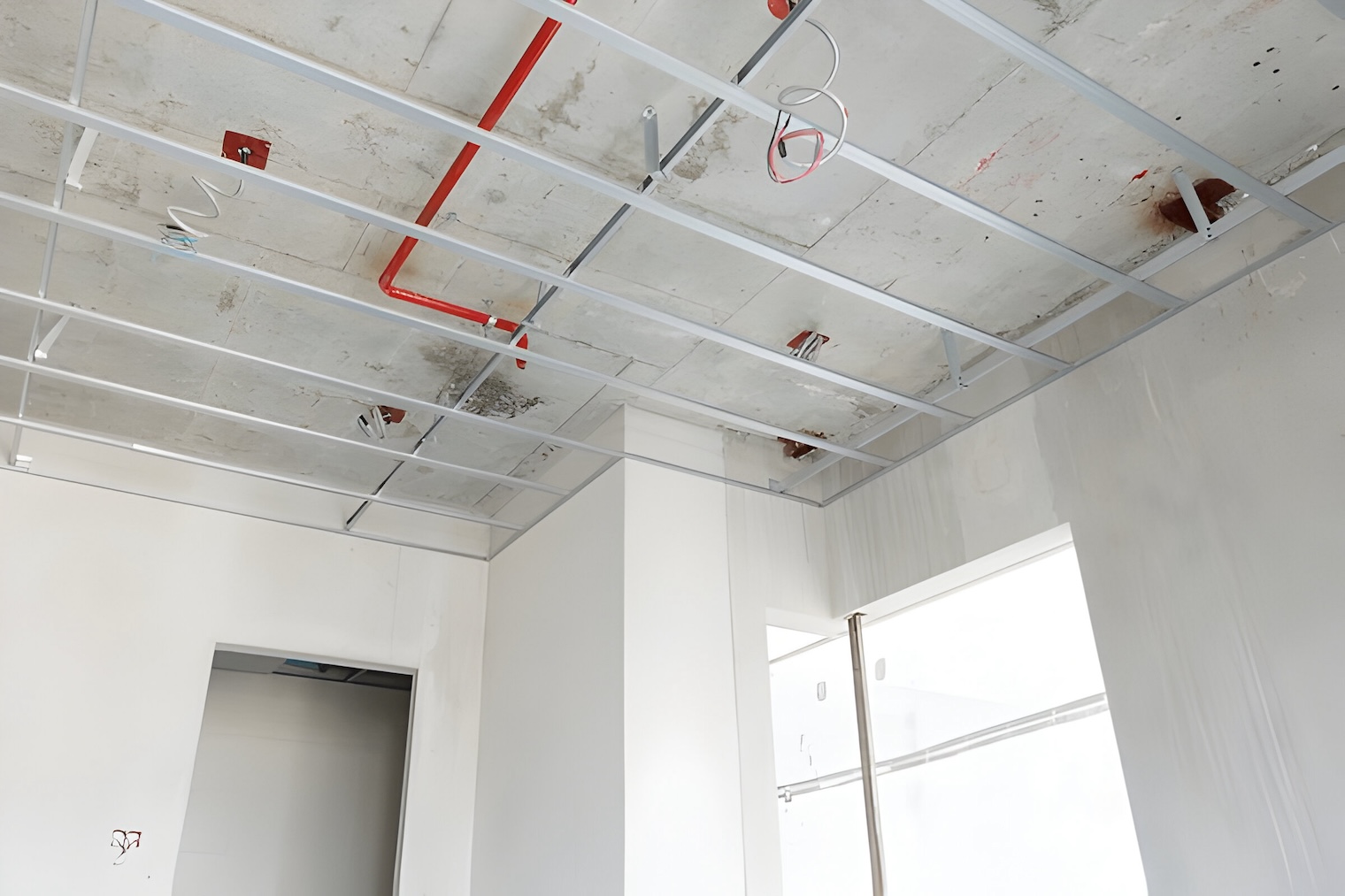 Préparation de Faux Plafonds : Entreprise de Rénovation à Nîmes Préparation minutieuse de faux plafonds par notre entreprise de rénovation à Nîmes. Nos experts assurent une installation précise et de haute qualité pour améliorer vos espaces intérieurs. Faites confiance à notre savoir-faire pour une rénovation réussie.